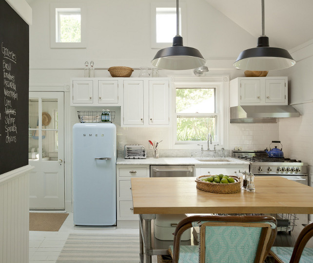 Kitchen-Cottage-Kitchen-Cottage.-Cottage-Kitchen-with-a-blue-Smeg-Refrigerator.-Cottage-KitchenCottage-Refrigerator-ColorfulRefrigerator-Smeg-Refrigerator-Jenny-Wolf-Interiors.